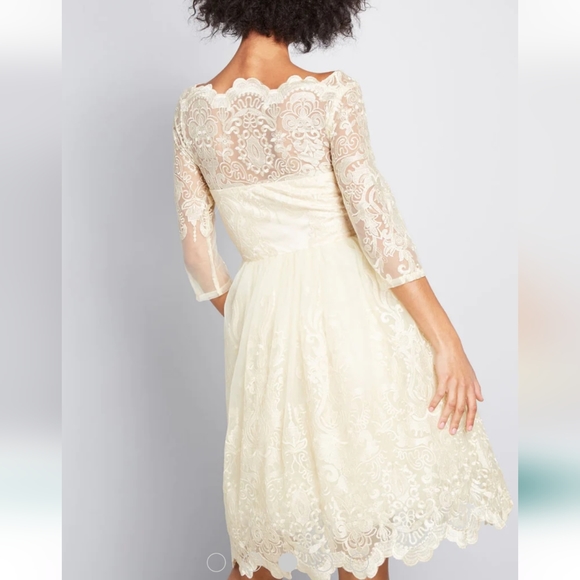 Chi Chi London- Gilded Grace Deess - Picture 4 of 4